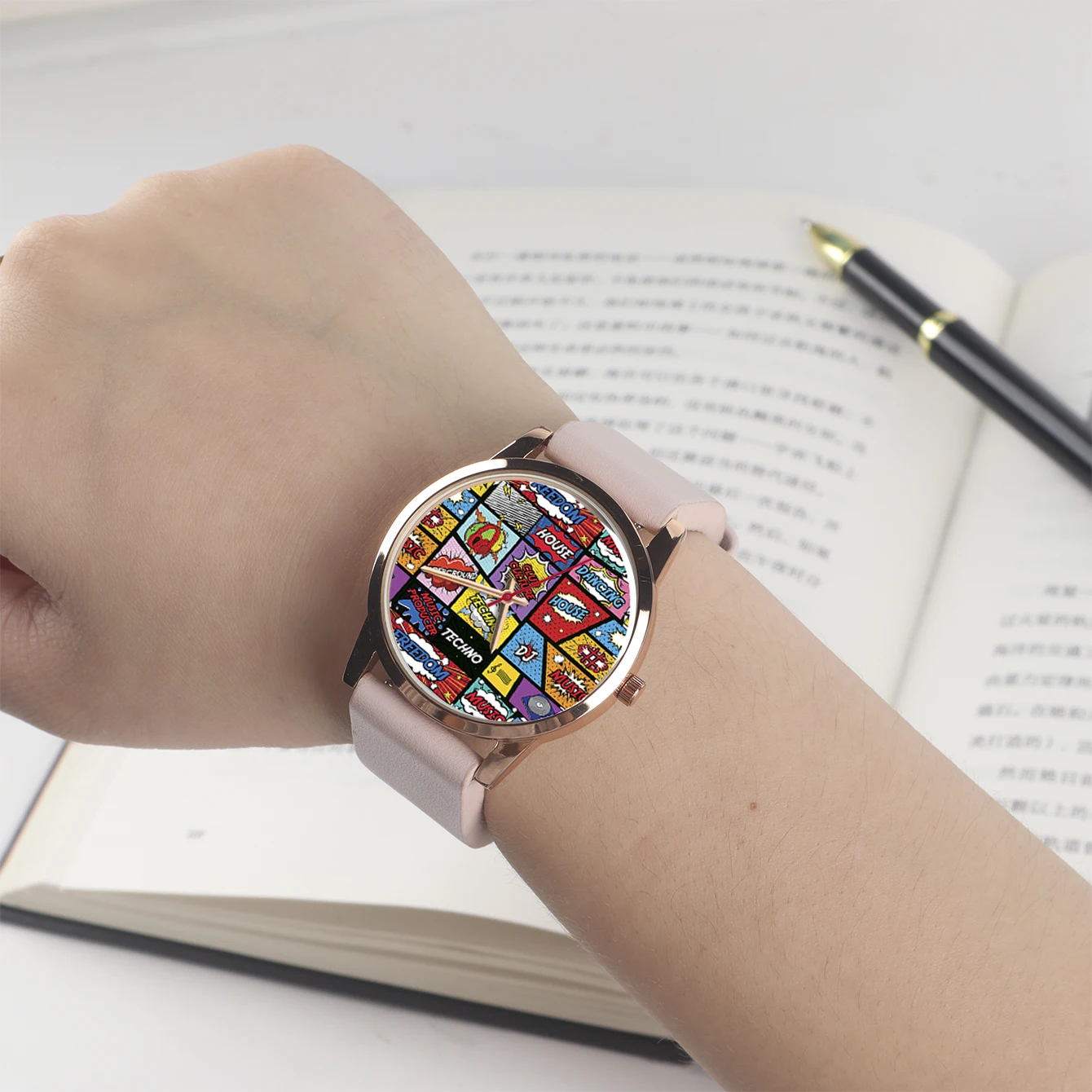 Часы наручные женские кварцевые с логотипом Friend