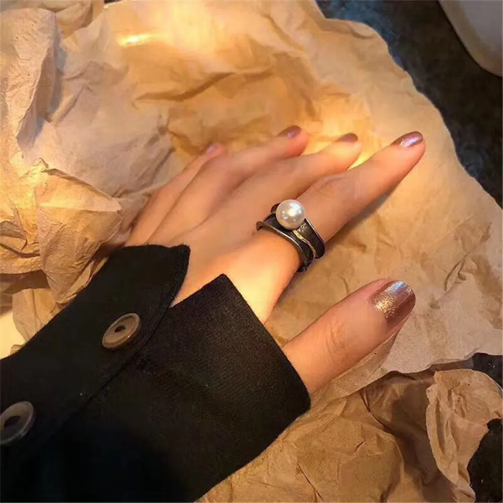 

Кольцо женское черное с регулируемым рисунком и бусинами 8-10 мм