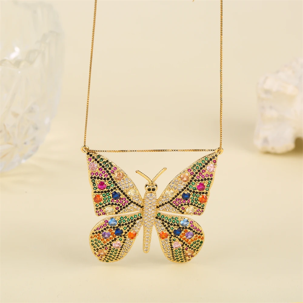 Женское ожерелье с подвеской-бабочкой