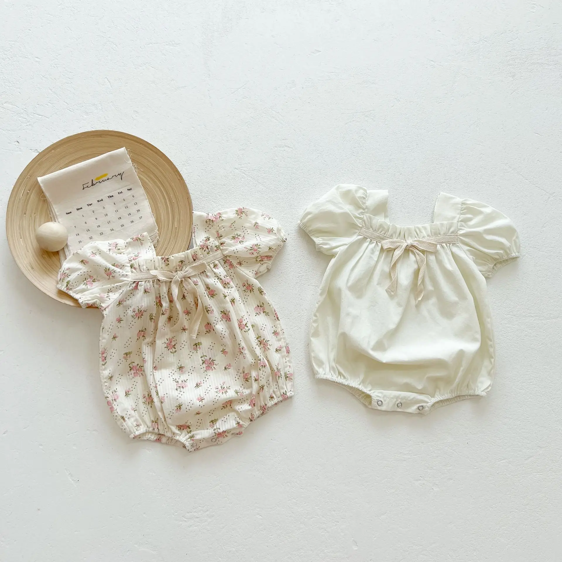 2022 yaz yeni bebek kız çiçek Bodysuit bebek puf kollu tulum moda prenses elbise kare yaka Onesie