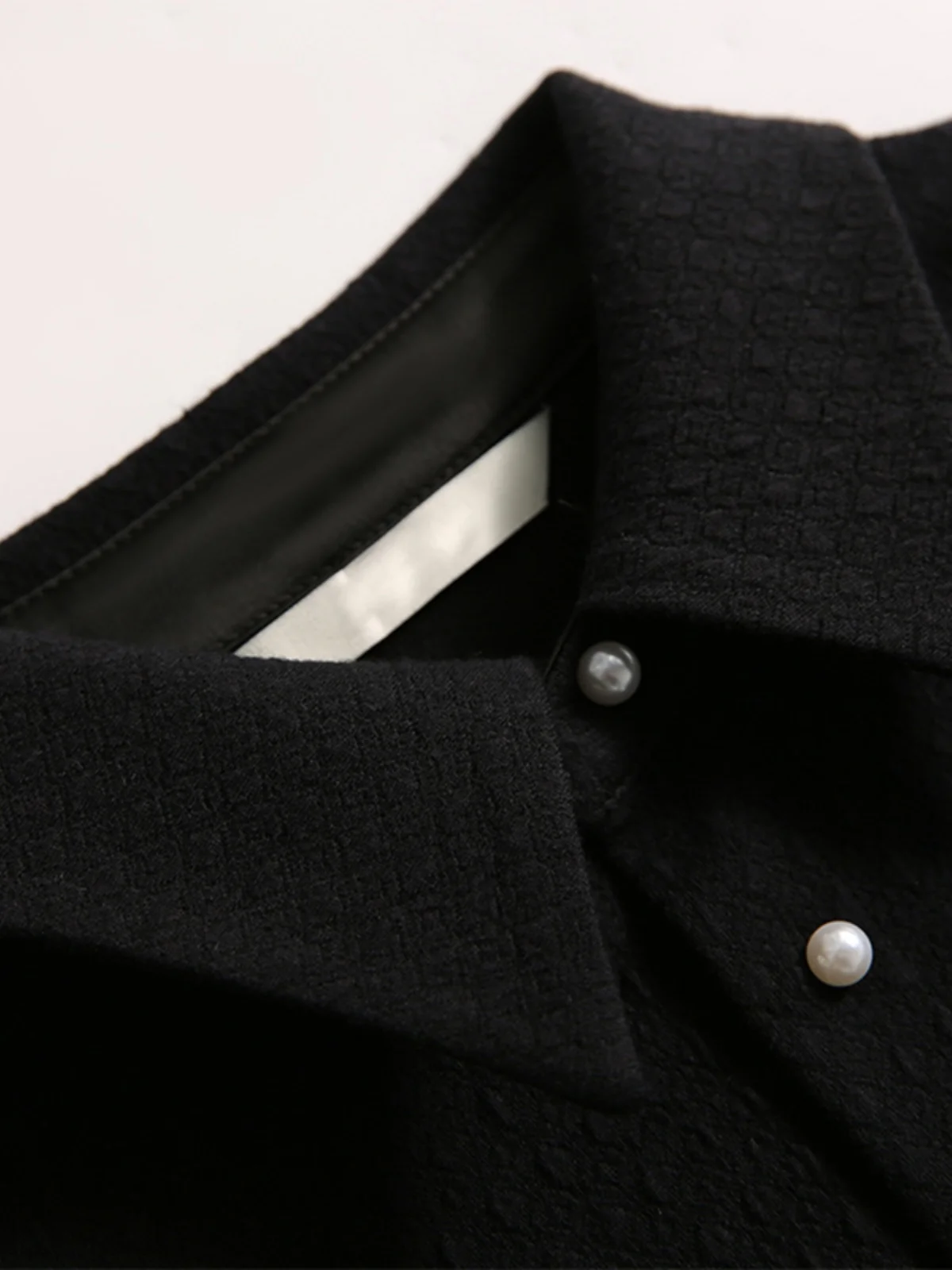 Женские рубашки с жемчужной пряжкой и черной текстурой Sense осенне-зимняя