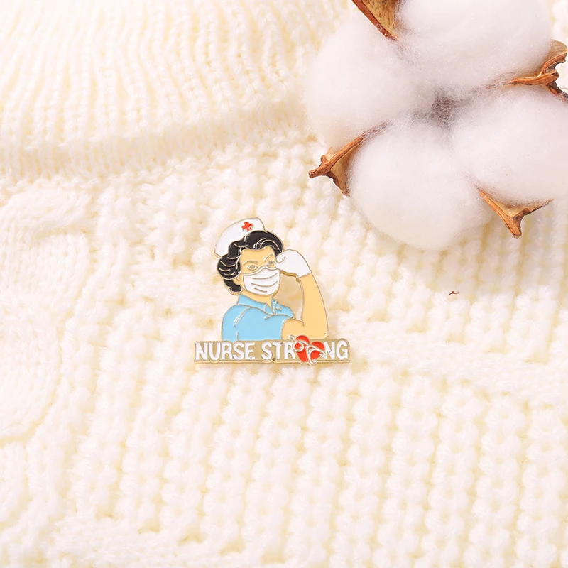 Броши врач-медсестра