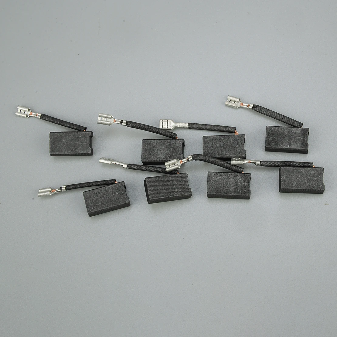 

381028-08 8Pcs Carbon Brush Black 381028-02 Fit for DW703 DW706 DW708 DW368 DW369CS DW712 DW715 DW716 DW718 DW744X DW717 DWS780