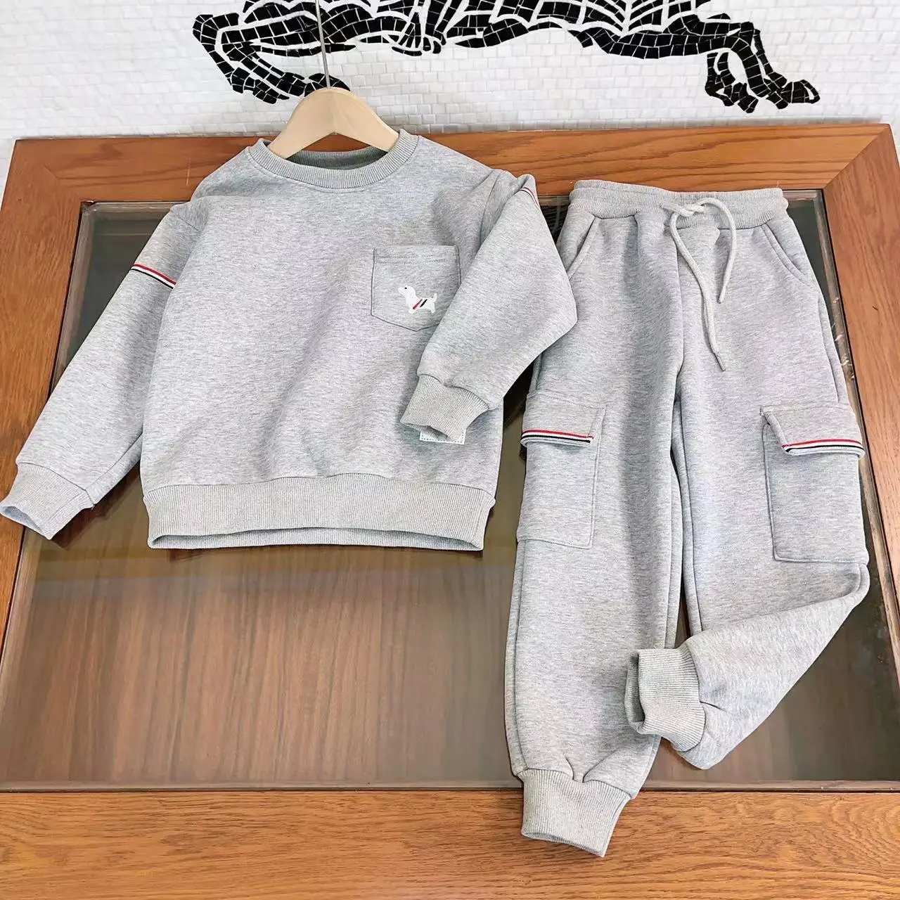 

Luxury Children's Clothing 2022 Winter Warm Boys Sweatshirts Sets Designer Kids Clothes Stripe Fashion Casual Wear Boy 2Pcs Suit