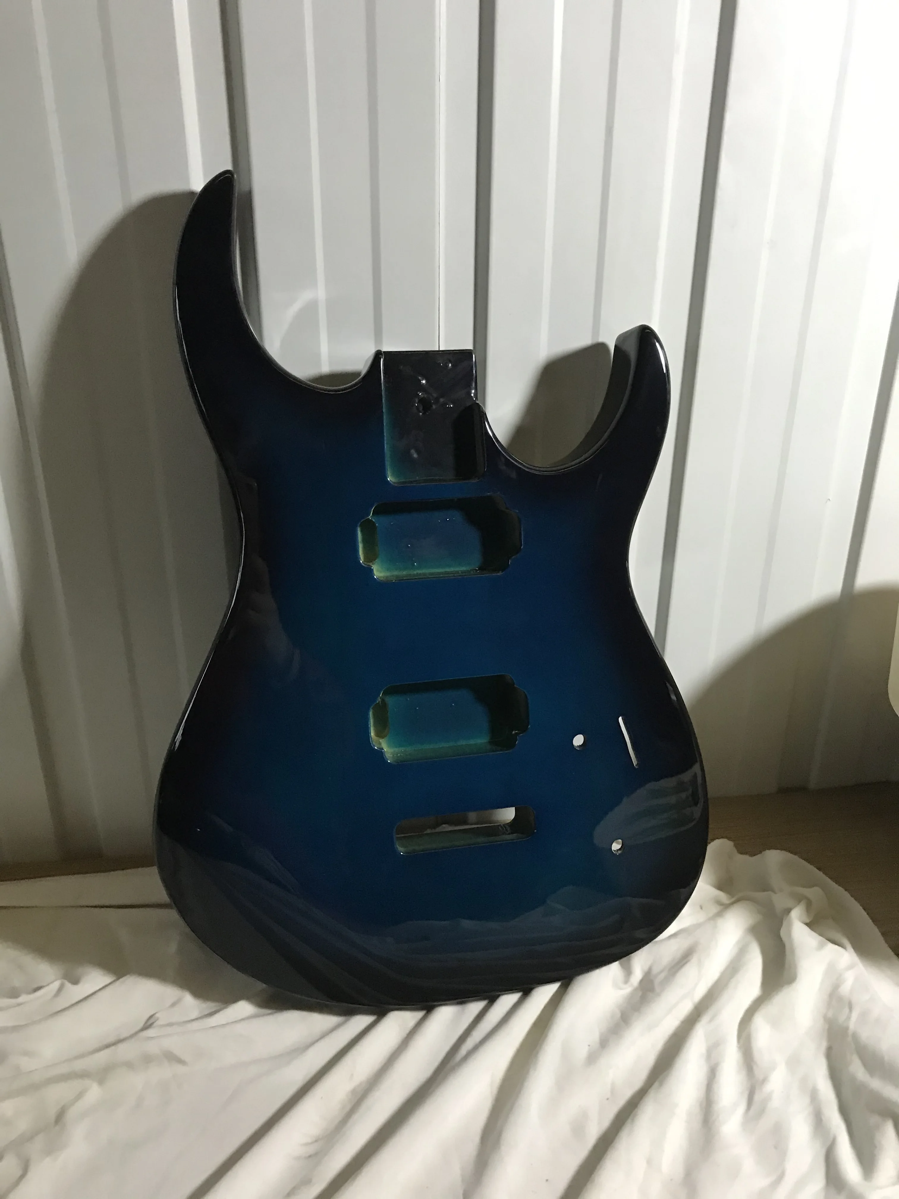 

High Quality Gloss Blue Sunset Electric Guitar Body HH Finished Poplar DIY Replacement Unfinished Ibaneze Style Guitar Barrel