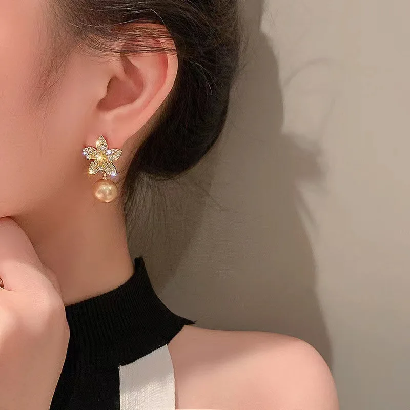 

Literary Style Temperamental Earrings For Vigorous Girl Jewelry Gift Korean Design Sense Simulated-pearl Flower Earrings