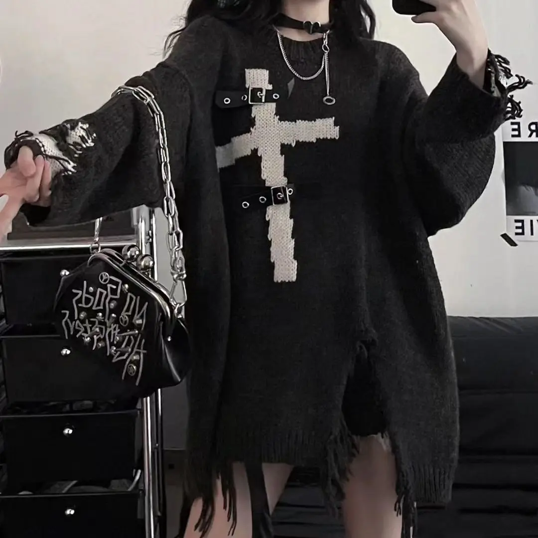 

Весенний женский кожаный свитер Y2k в стиле панк для девушек с перекрестными нашивками, женская оверсайз рваная черная вязаная одежда в готи...
