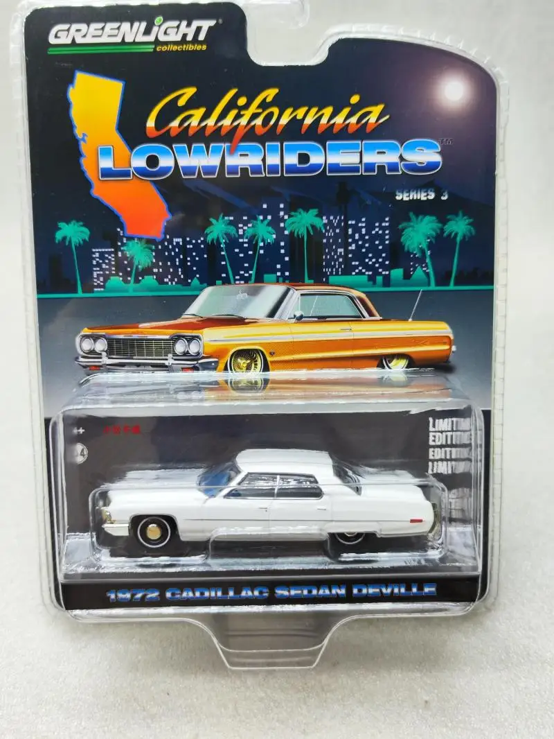 

GREENLIGHT 1:64 1972 SEDAN deVille Collection of die-cast alloy car model ornaments