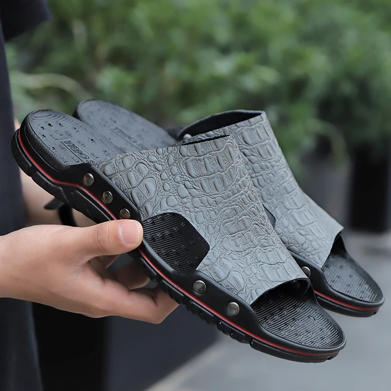 

New Men Slippers Men Shoes Outdoor Flip Flops Soft Sandals Stripes Casual Summer Male Fashion Leather Chaussures Femme Slippers