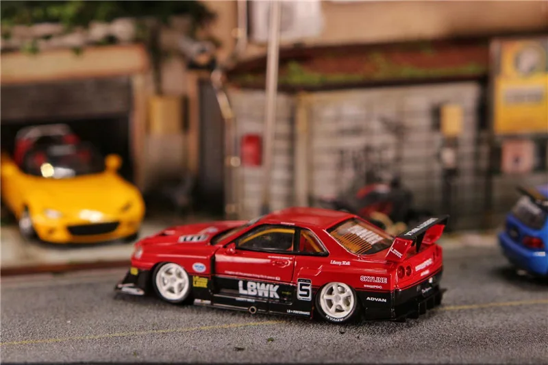 Уличное оружие 1:64 LBWK GTR ER34 красная открытая версия литая модель автомобиля