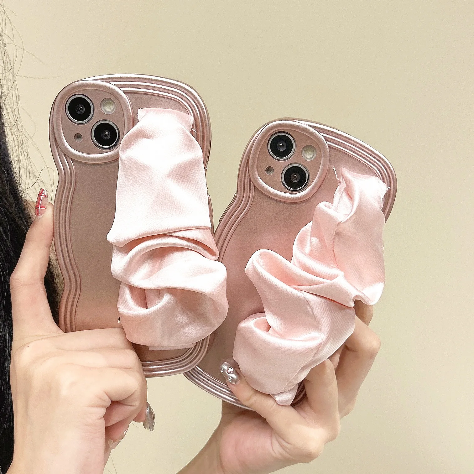 Розовый силиконовый чехол Girish для телефона с ремешком защитный шелковистый iPhone 15