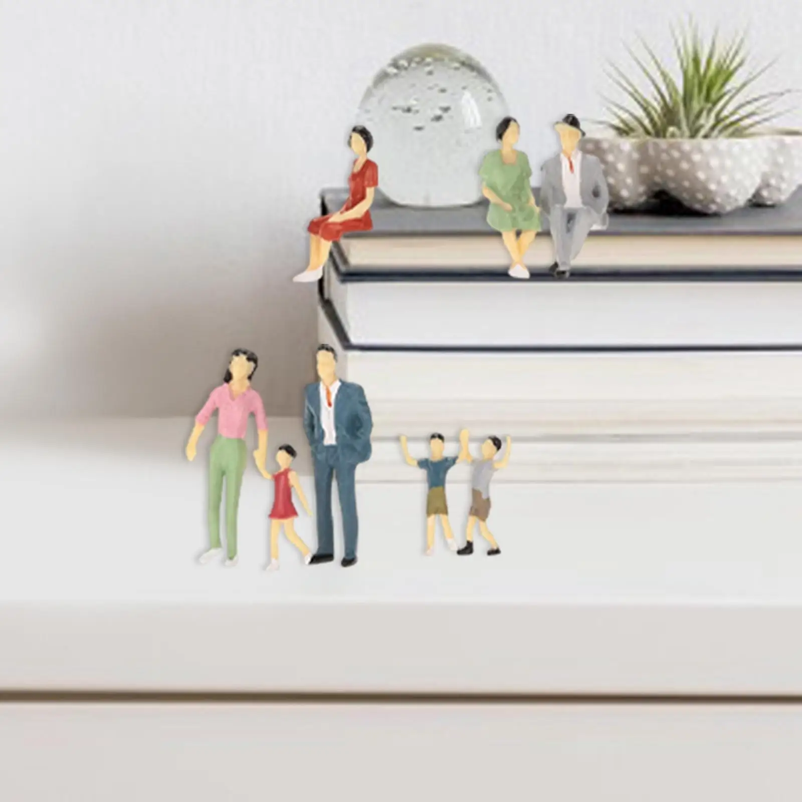 

Pack of 50 1/30 Figures Sitting and Standing People Passengers Models for Train Platform Railway Playset Miniature Scenes