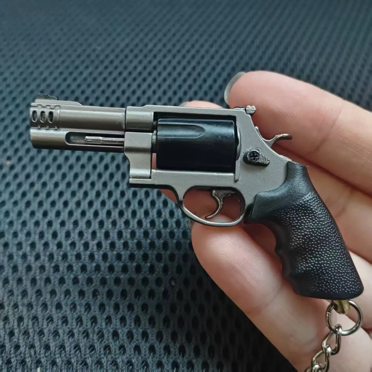 

Миниатюрный металлический револьвер M500
