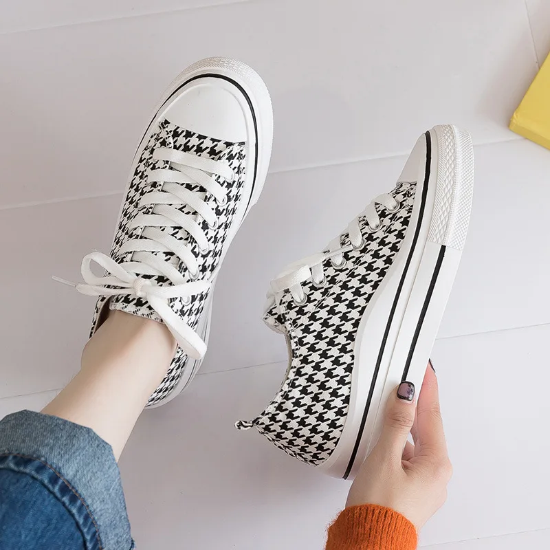 2023 Spring Women Canvas Shoes Summer Fashion Black Lace Up Girls Casual Shoes Sneakers Woman Comfortable Flat Vulcanize Shoes