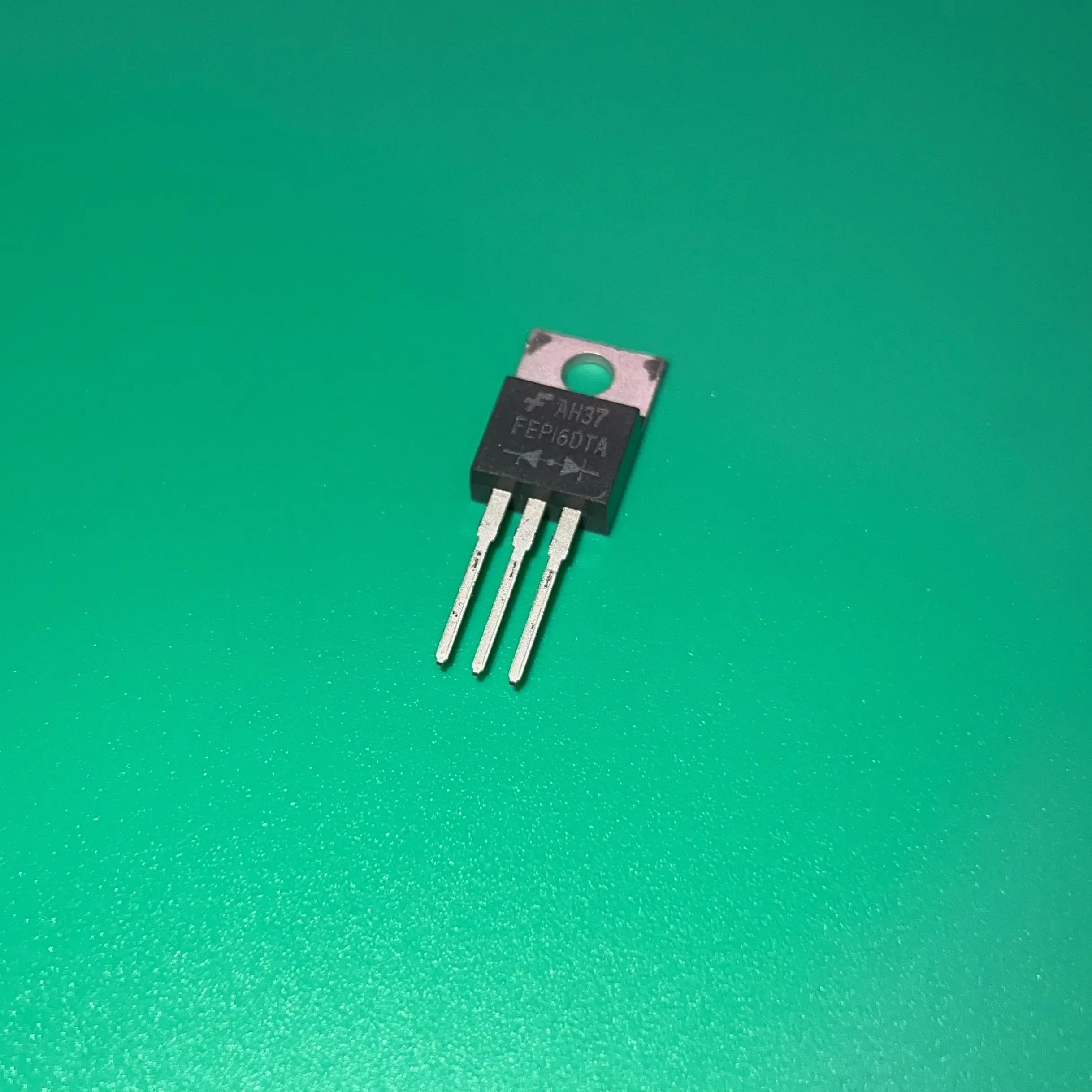 

10 шт./лот FEP16DTA TO-220 FEP 16 DTA DIODE ARRAY GP 200V 16A TO220AB FEP16D-TA FEPI6DTA