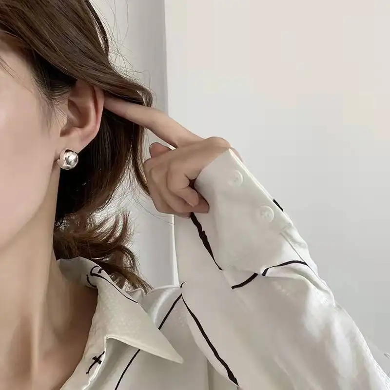 

Fashion 2023 New Exaggerated Round Bead Earrings Korean Version Ins Cool Wind Metal Ear Ring Jewelry for Men and Women
