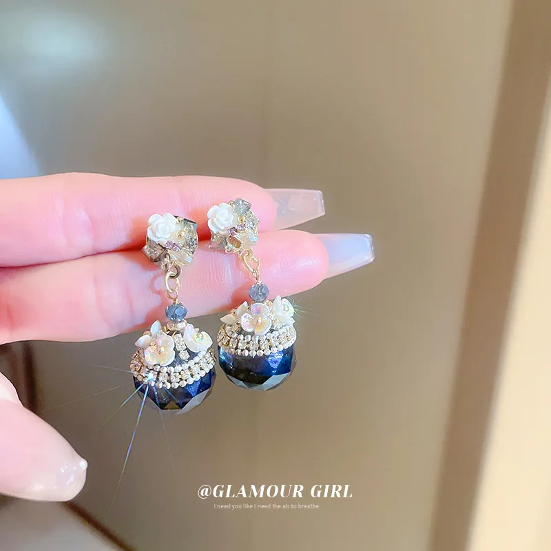 

Silver Needle Crystal Diamond Flower Ball Earrings French Light Luxury Women's Fashion Elegant Court Style Who
