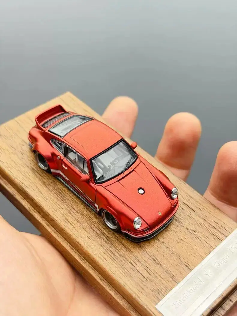 Фото Модель автомобиля Zincit, литая под давлением, масштаб 1/64, Porsche 964 Singer DLS Coupe, спортивный автомобиль, модель из сплава, коллекционная модель Porsche 911 Singer, предмет для демонстрации №3