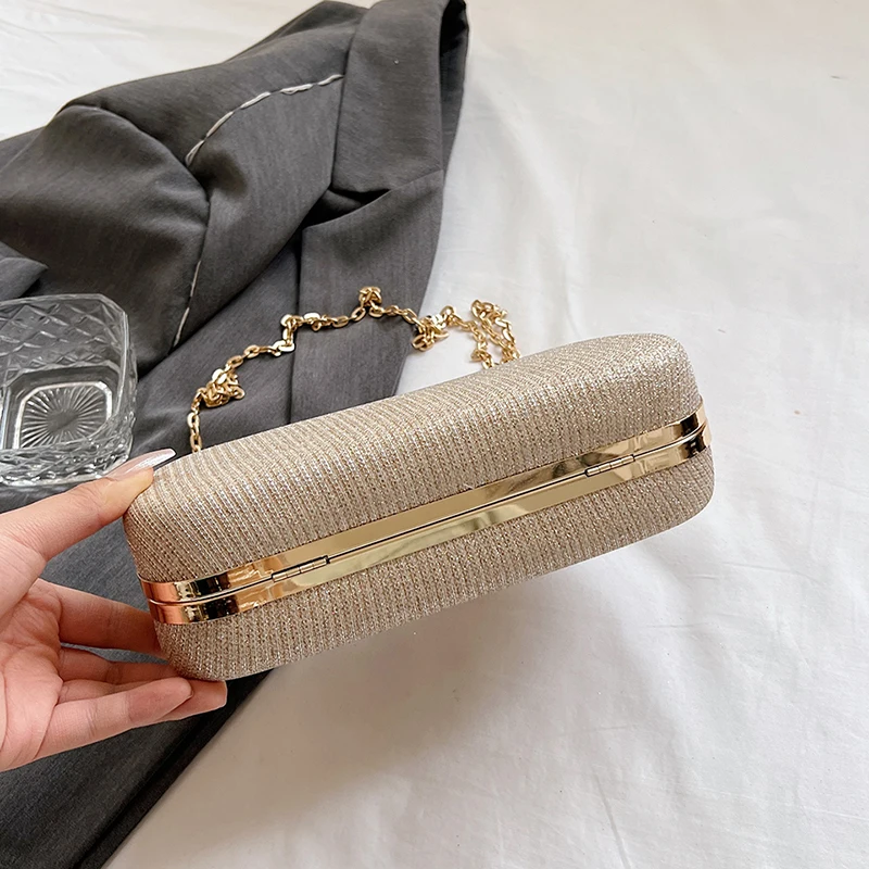 Модная вечерняя сумка с цепочкой женская через плечо для столовой маленькая в