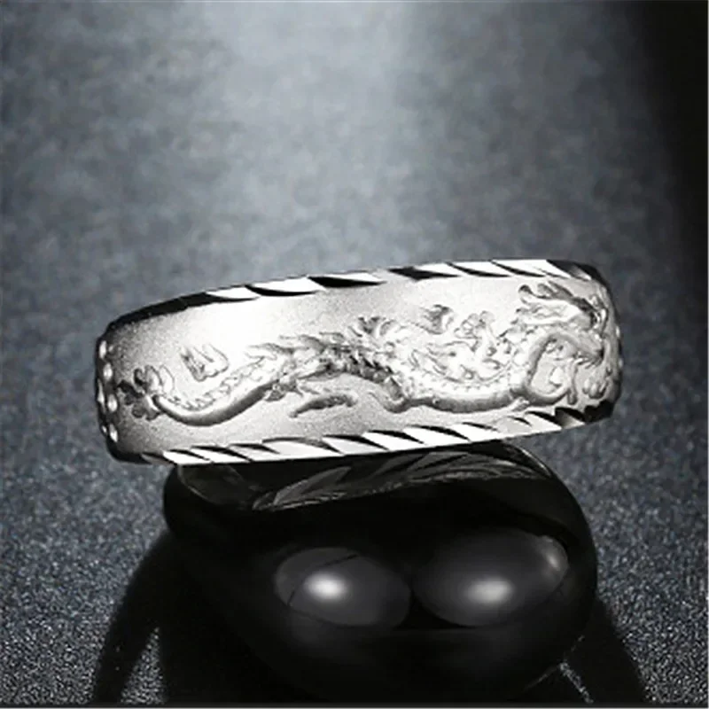 Мужское золотое кольцо с гравировкой и драконом