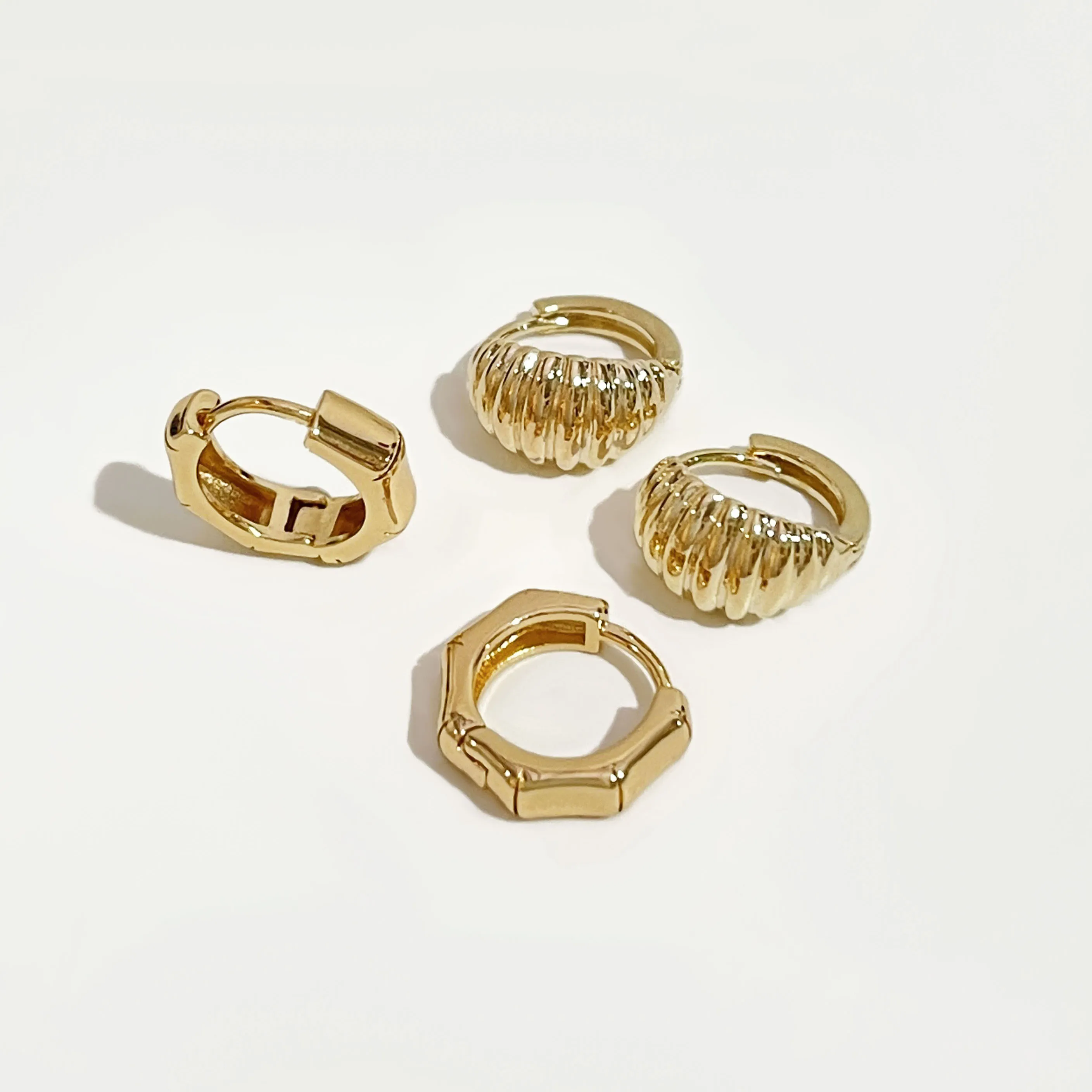 

Peri'sBox 2 Designs Small Size Crossiant Earrings Bamboo Geometric Earrings for Women Twisted Minimalist Hoop Earrings 2020 Hot