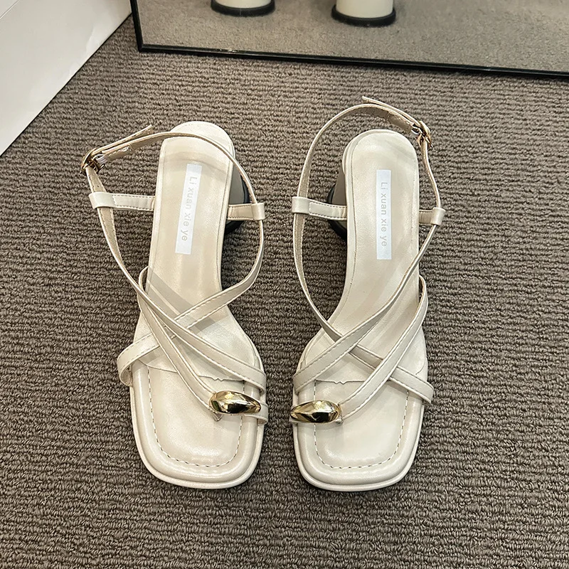 Women's Lace-Up Low-Heeled Sandals Sexy Hollowed Out Sandals Summer Fashion Metal Accessory Sandals Chunky Heel Beach Shoes