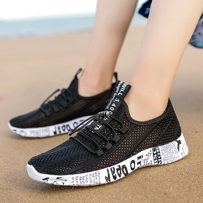 

Men's Water Shoes Quick Drying Sports Aqua Shoes Mesh Slip-on Walking Shoes Couples Beach Sandals Shoes Women Barefoot Swim Shoe