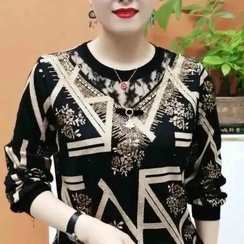 Рисунок 3 - Футболка женская с длинным рукавом