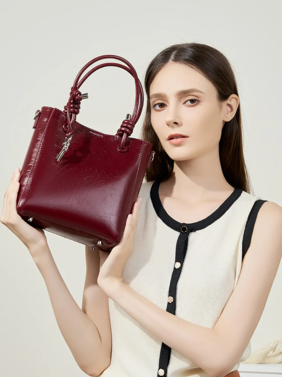 Женская сумка из натуральной кожи роскошная через плечо воловьей с сумкой