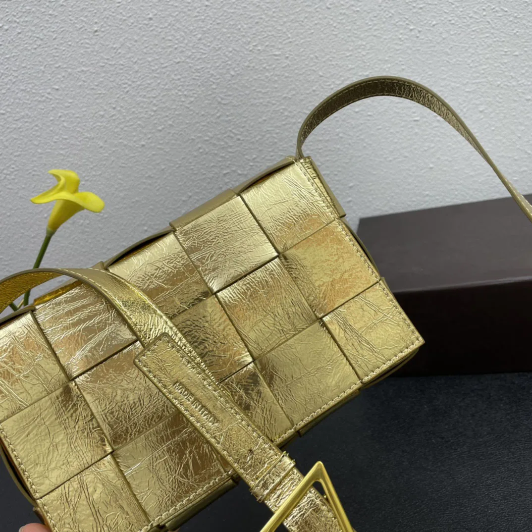 

Fashion handbag cowhide braided gold and silver square bag with classic braided elements as a personalized gift for your lover