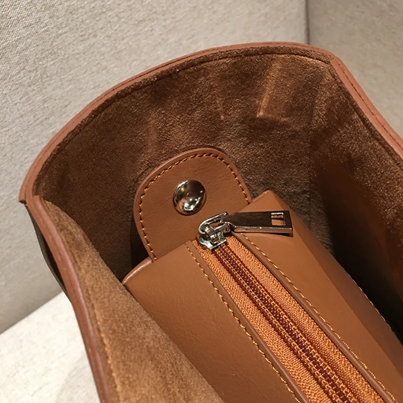 New Fashionable Large Capacity Cowhide Knitted Handbag with Advanced Sense, Simple Retro, Light Luxury Underarm Shoulder Bag