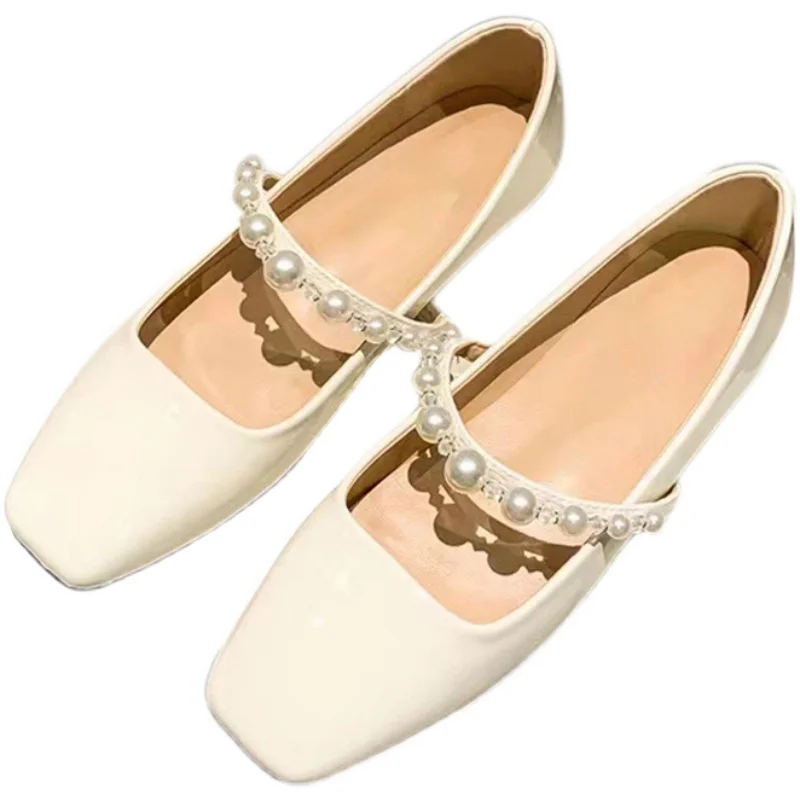 Женские замшевые туфли на плоской подошве с квадратным носком и жемчугом