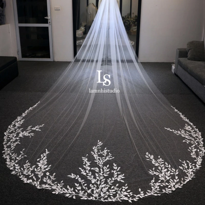 

One Tier Lace Long Wedding Veil Appliques Bridal Veils with Comb 300cm Long Veil Hair Accessory Custom Made Cathedral Length