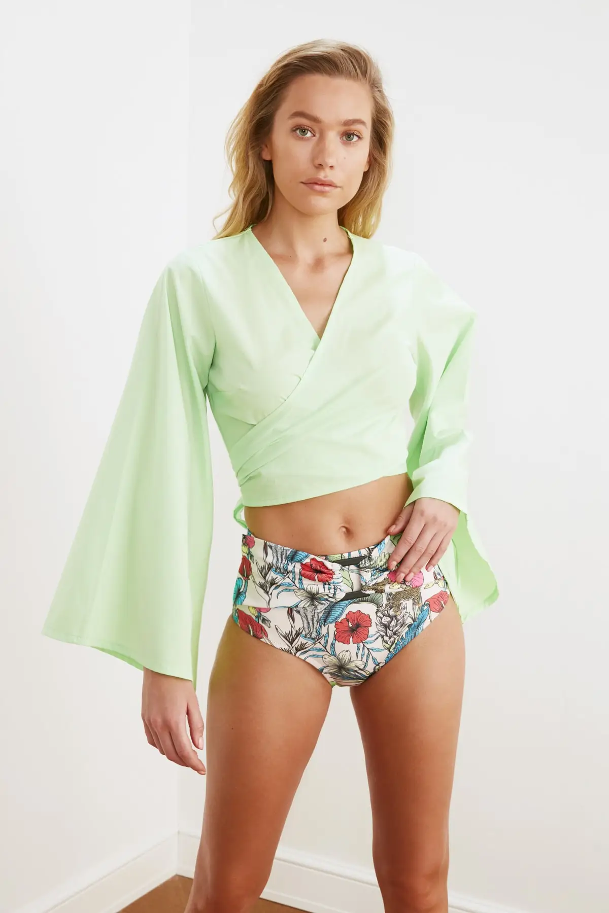 

Trendyol двойной воротник до груди блузка TBESS21BZ0659