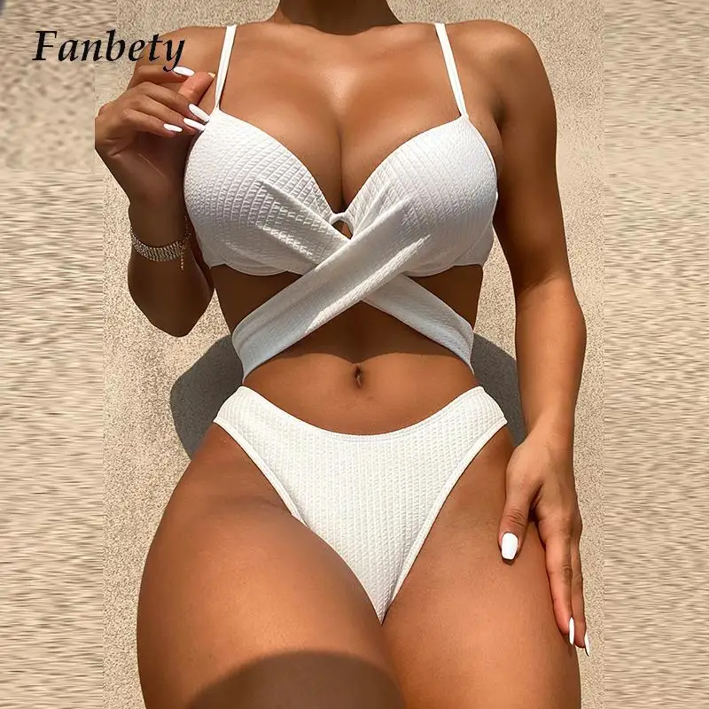 

Женский раздельный купальник с чашками пуш-ап и открытой спиной