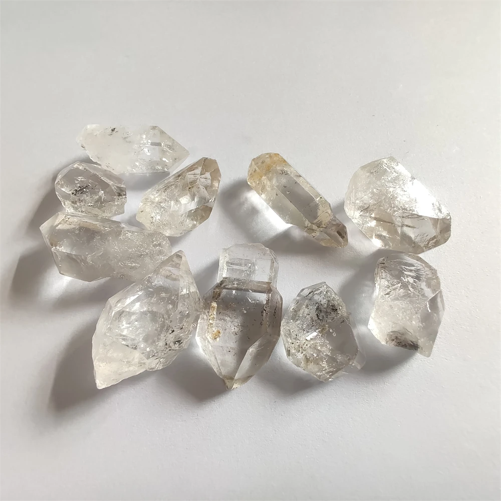 Натуральные белые кристаллические камни и минералы: Геркимерский алмаз, необработанный хрустальный кварц, лечебный.