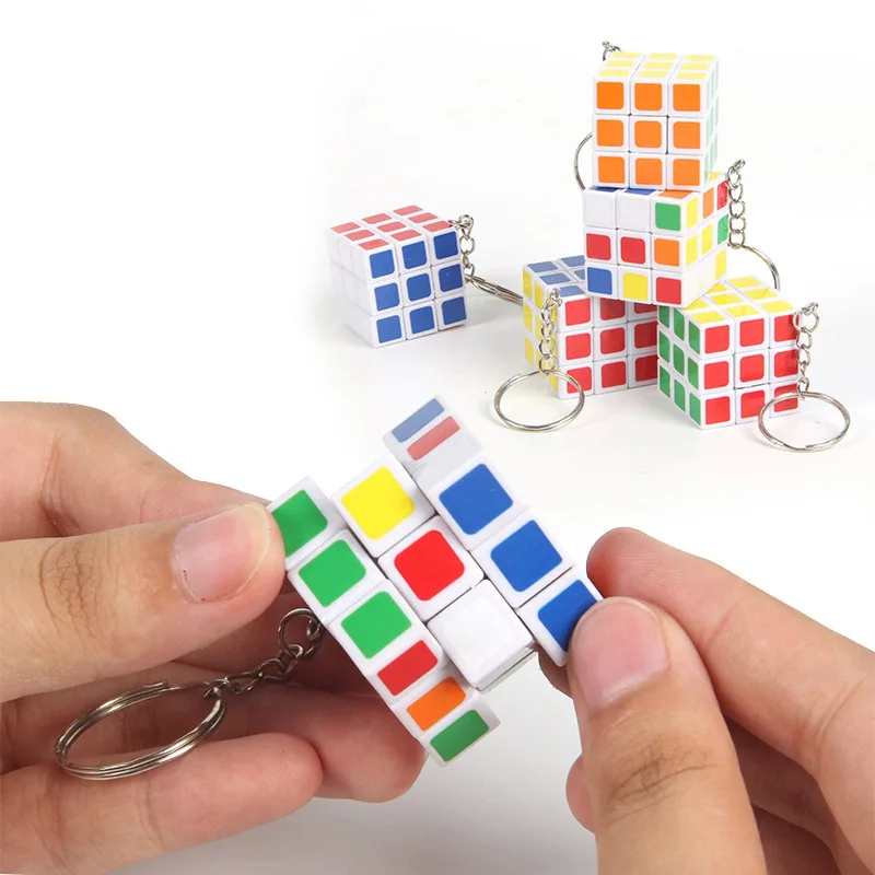 

1PCS Magic Cubes Keychain 3x3x3 3CM Magic Cubes Pendant Twist Puzzle Toys for Children Gift Magic Cube