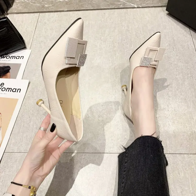 

Новинка 2023, модная Женская весенне-летняя повседневная обувь на высоком каблуке, Новые Удобные однотонные туфли на тонком каблуке с острым носком