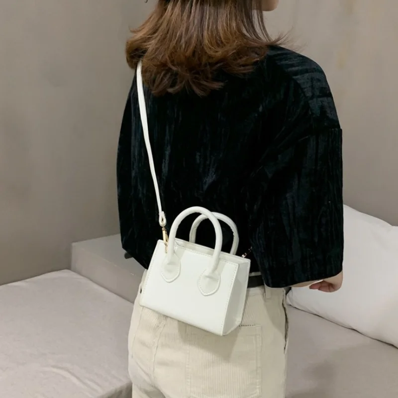 

Hot Sale Fashion Small Square Bag 2021 New Popular Retro Mini Handbag Literary Crowds Shoulder Messenger Female Bag