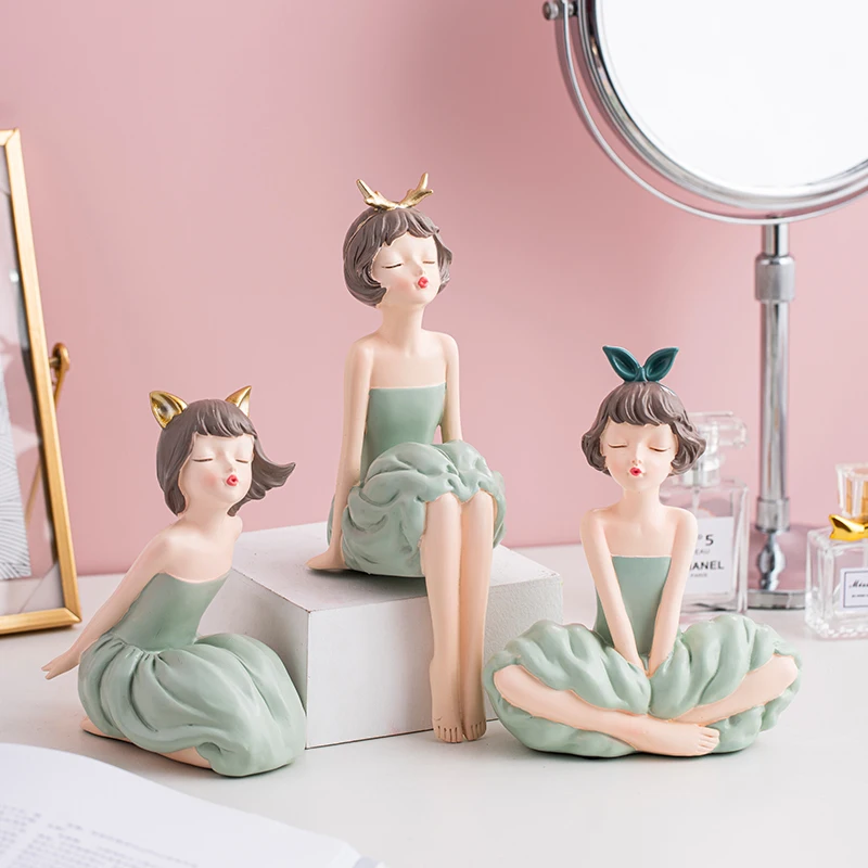 

Girl Figurine Resin Cute Miniatures Model Modern Figures Home Decoration Accessories Kawaii Room Decor New Year Ornaments Gifts
