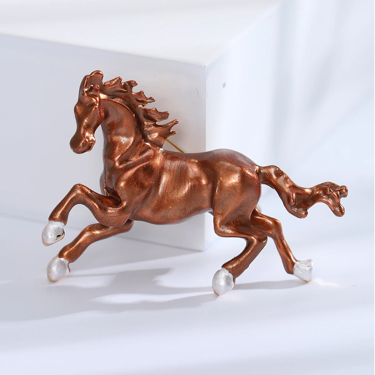 Эмалированные броши в виде животных