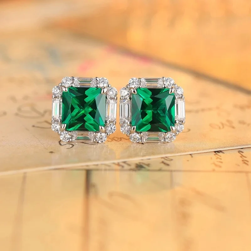 Серьги-гвоздики из серебра 4 56 пробы с изумрудом