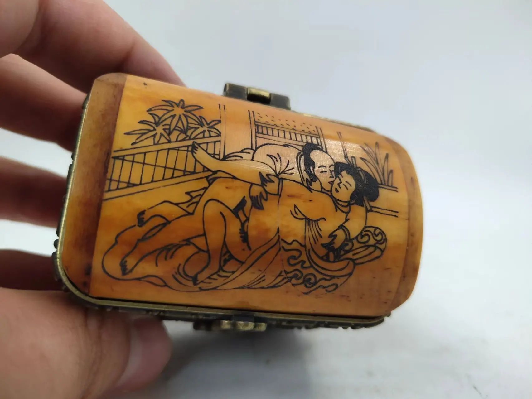 

Nepal pure handmade Tibet box pendant portable Jewelry box Small collection box storage