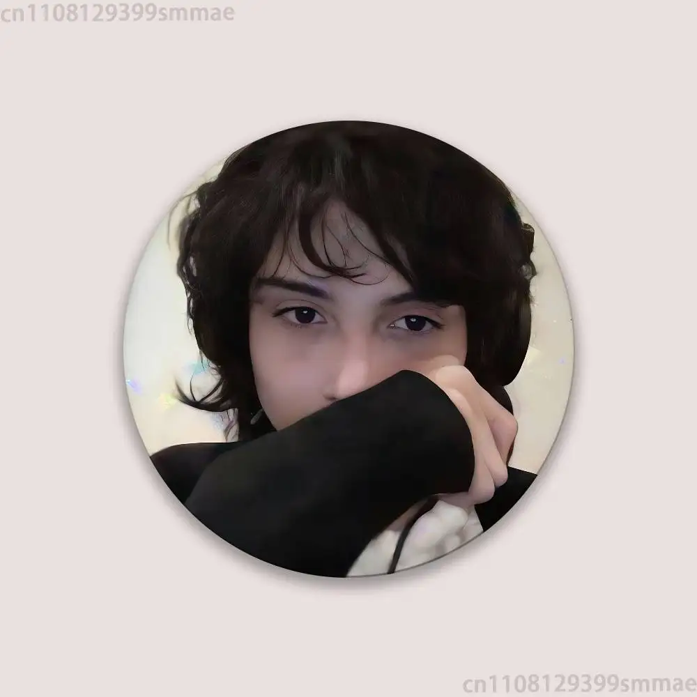 Фото Значки Finn Wolfhard Stranger, 58 мм, милые мультяшные значки, броши ручной работы для рюкзаков, аксессуары, украшения, подарки №5