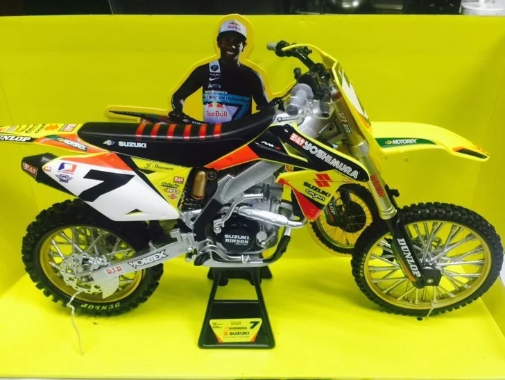 

NewRay 1/6 Scale Diecast Motorbike Toys Suzuki RMZ 450 NO.7 Racing Die-Cast Metal Motorcycle Model Toy For Boys Kids Collection