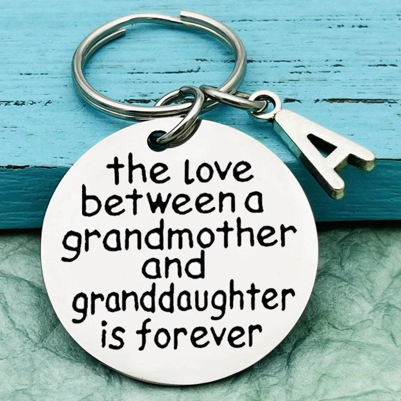 Брелок для ключей «любовь между бабушкой и внучкой-это всегда»