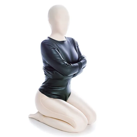 Бір қызды аш адамдар тобыр Эмануэльдің қойшымен секс фильмін қараңыз