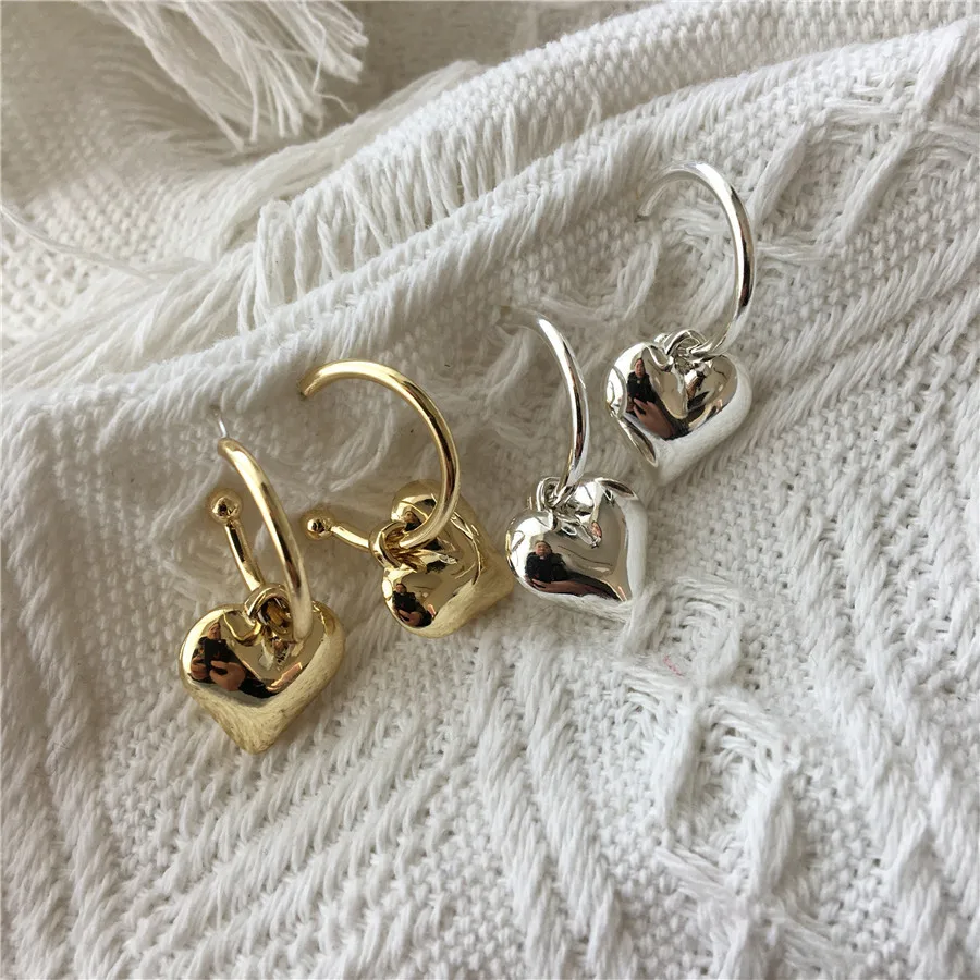 

S925 Silver Needle South Korea Small Retro Love Earrings Female Personality Temperament Cool Wind Simple Heart Earrings Tide