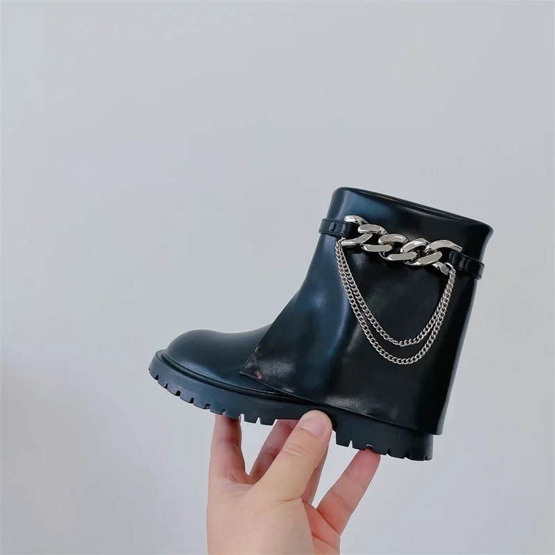 

Милые ботинки принцессы для маленьких девочек, новинка зимы 2021, детская обувь, корейские модные бархатные короткие ботинки на цепочке для д...