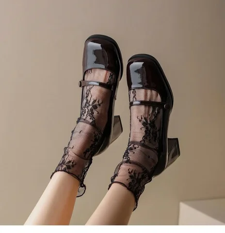 Кружевные носки Macroupta